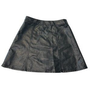 Size 6 (Medium) Faux Leather Mini Skirt -‎ Pleather - Divided Brand